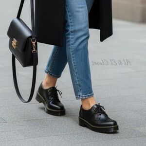 Dr. Martens Leona Lo Platform Oxford Shoes Black Leather Lug Sole Size 8 NWB